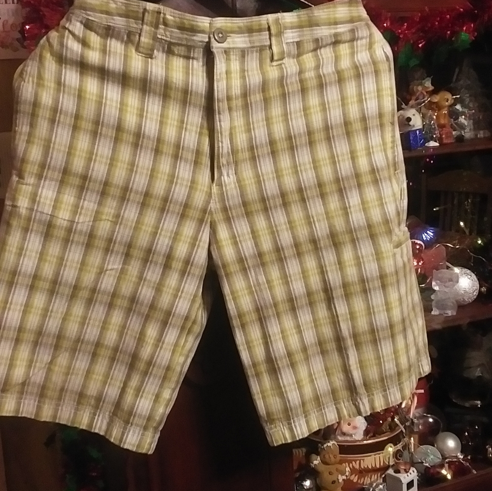 MENS SHORTS - Picture 3 of 4